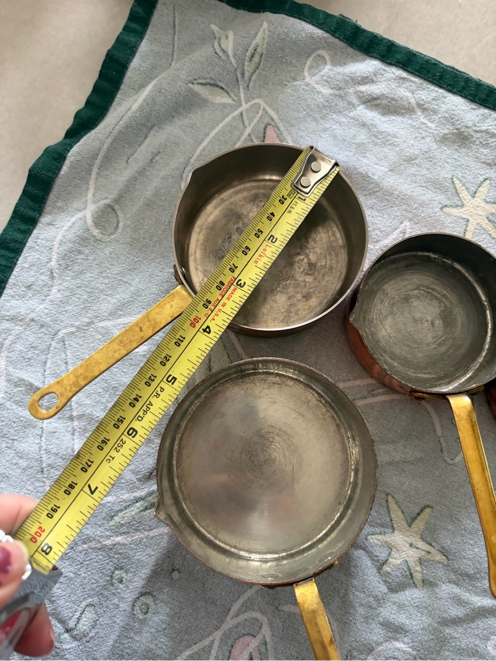 Vintage Set of 4 Copper Measuring Cups Brass Handles Nested Hanging Discoloratio - Picture 3 of 10